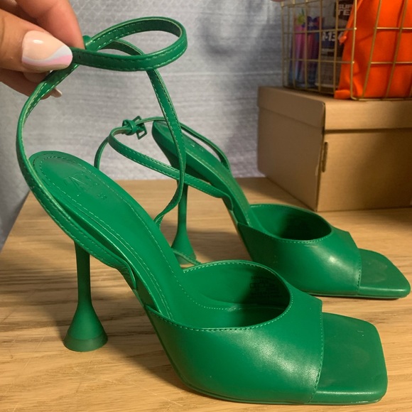 Zara Squared Toe Heel - Picture 1 of 3